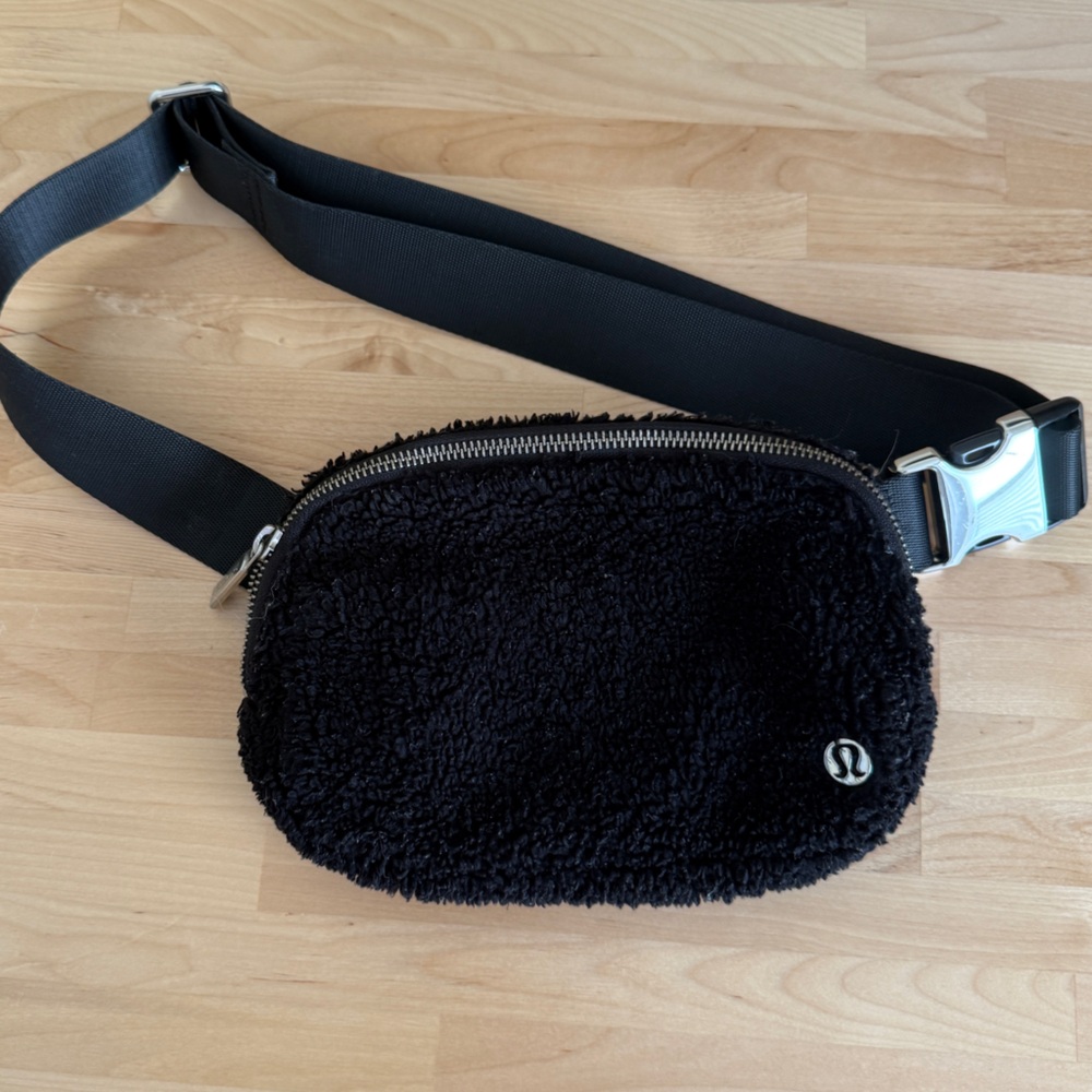 Lululemon Everywhere Fleece Belt Bag Crossbody Bag